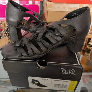 MIA black sandals Size 8M